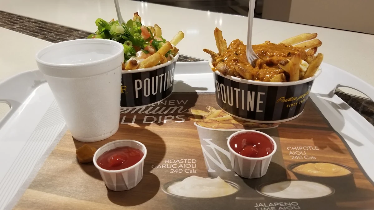 Food & drink, New York Fries Fairview Mall