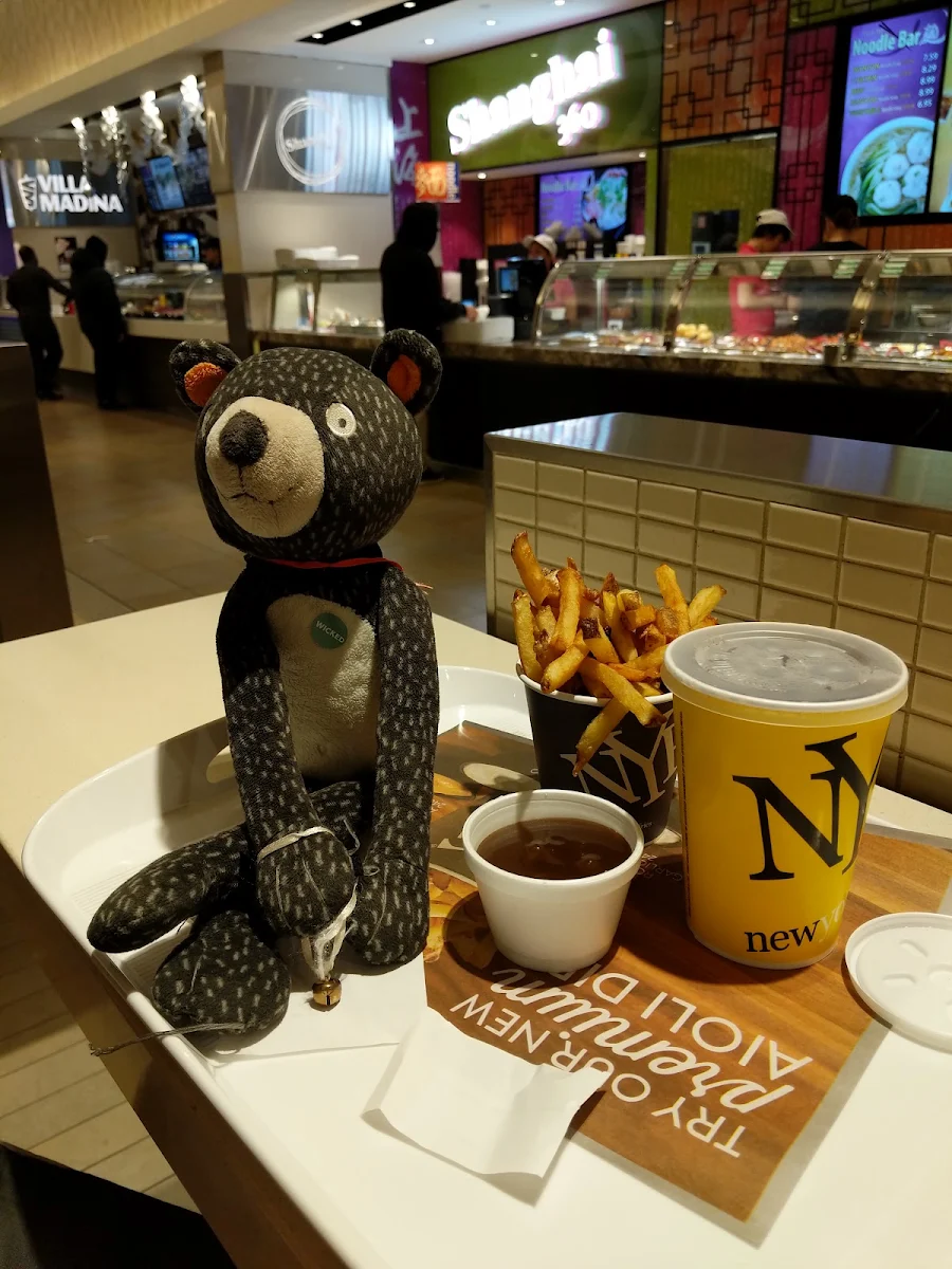 Food & drink, New York Fries Fairview Mall