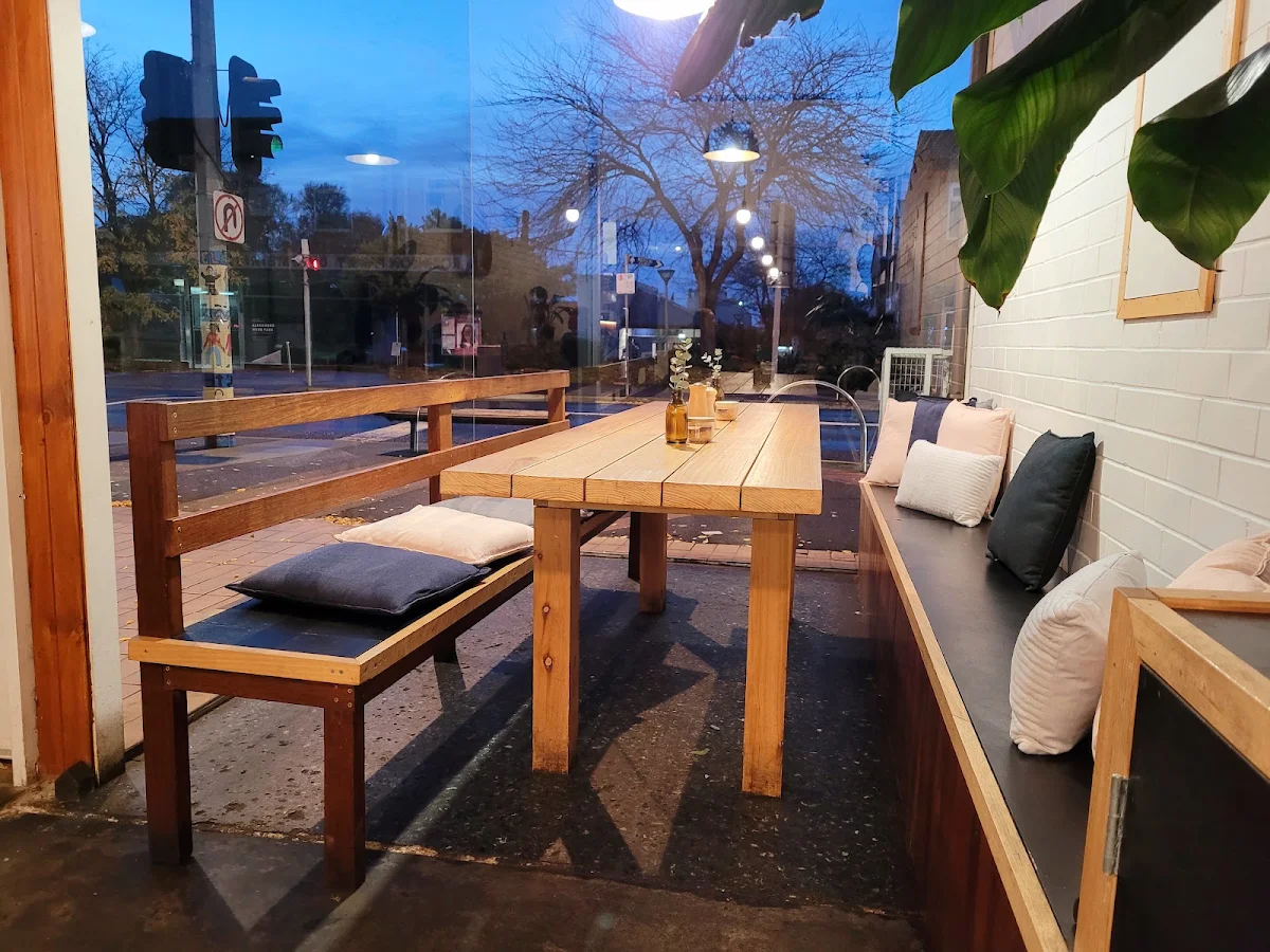 Vibe, WoodHouse Cafe