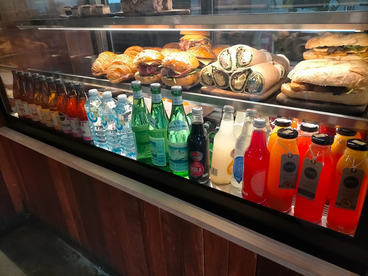 Vibe, WoodHouse Cafe