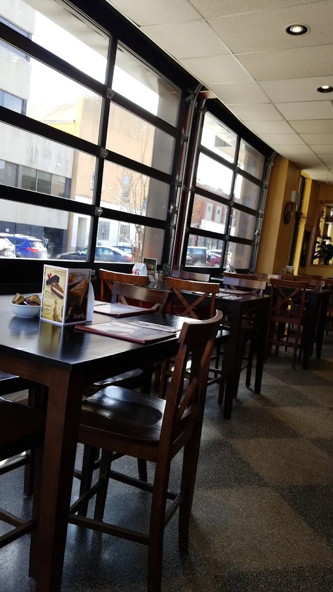 Vibe, Rooster's Bistro