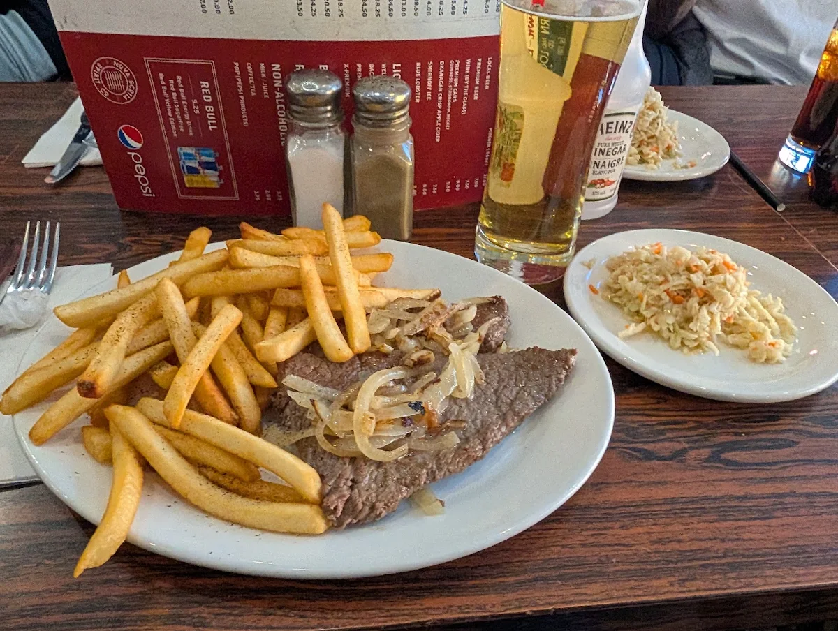 Food & drink, Midtown-Boomers Tavern & Lounge