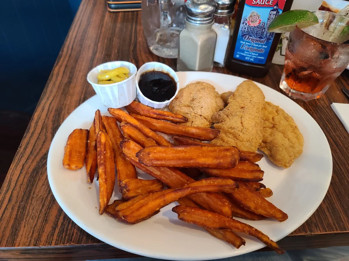 Food & drink, Midtown-Boomers Tavern & Lounge