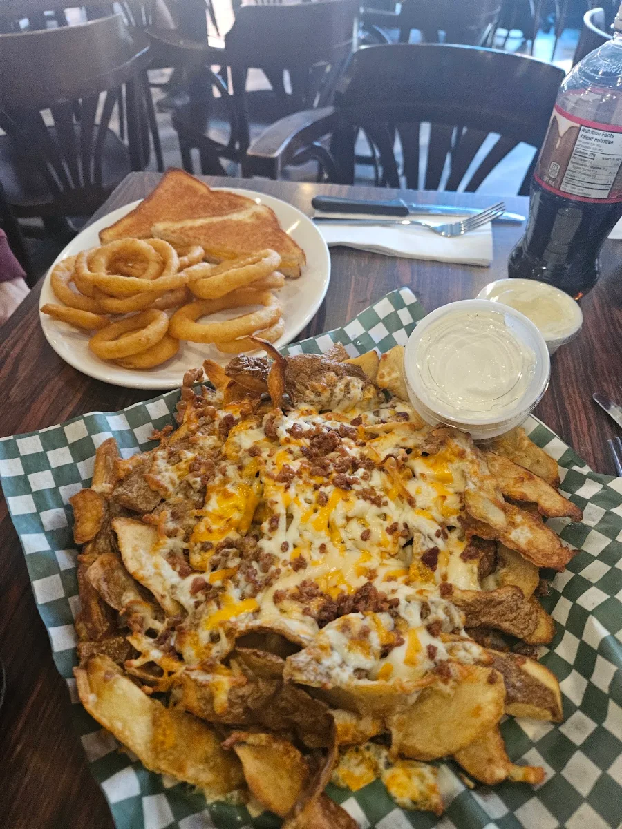 Food & drink, Midtown-Boomers Tavern & Lounge