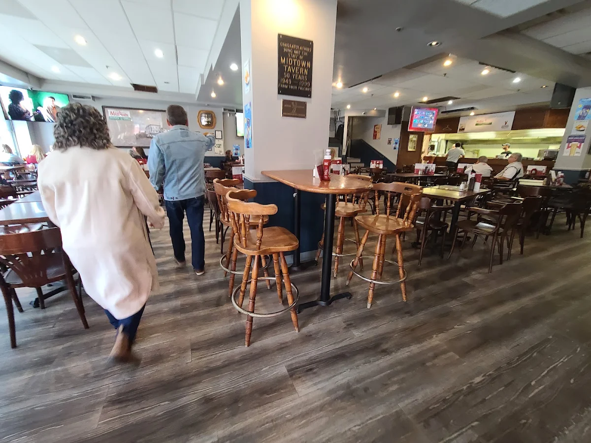 Vibe, Midtown-Boomers Tavern & Lounge