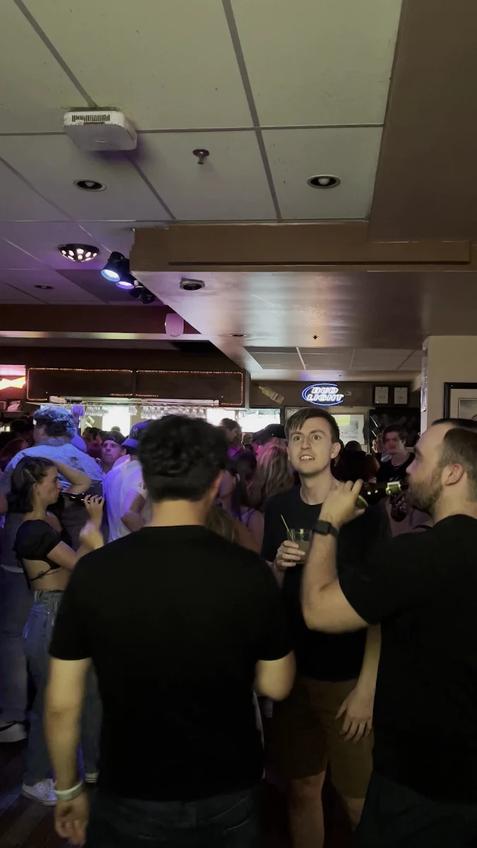Vibe, Midtown-Boomers Tavern & Lounge