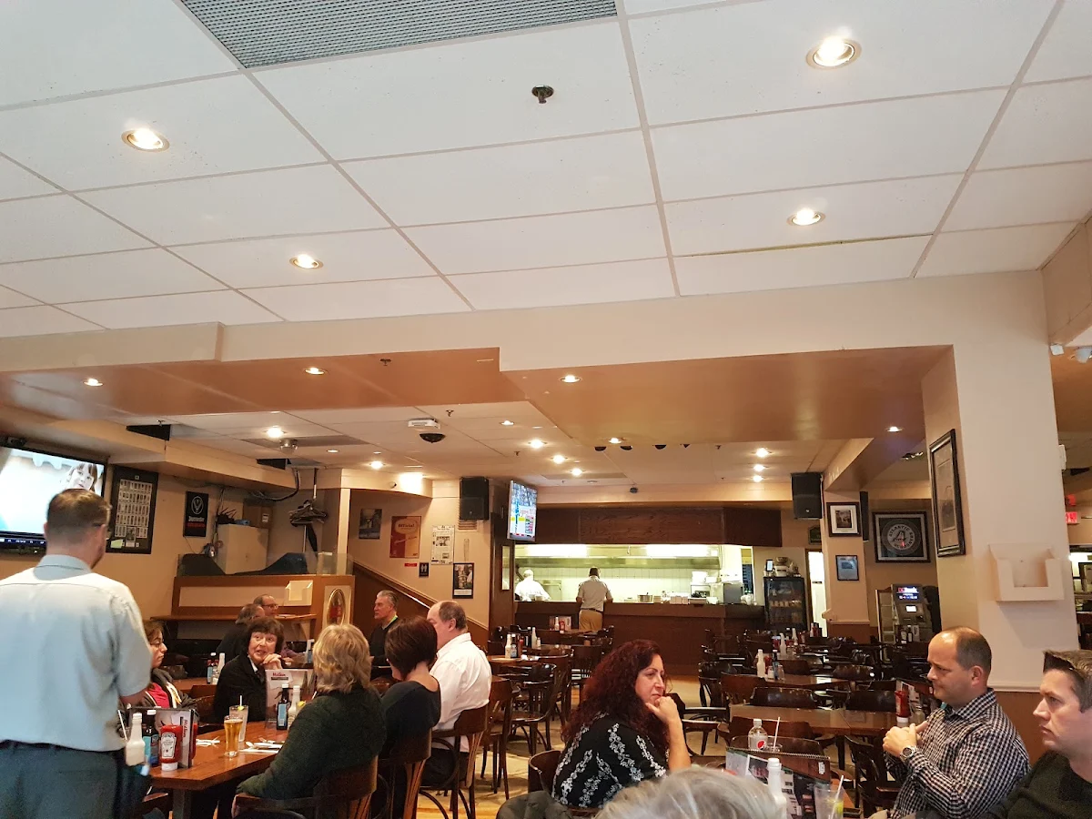 Vibe, Midtown-Boomers Tavern & Lounge
