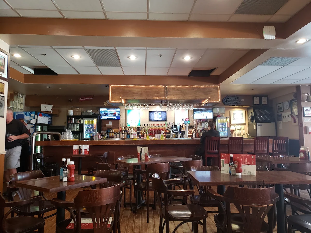 Vibe, Midtown-Boomers Tavern & Lounge