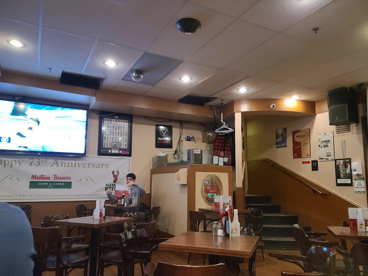 Vibe, Midtown-Boomers Tavern & Lounge