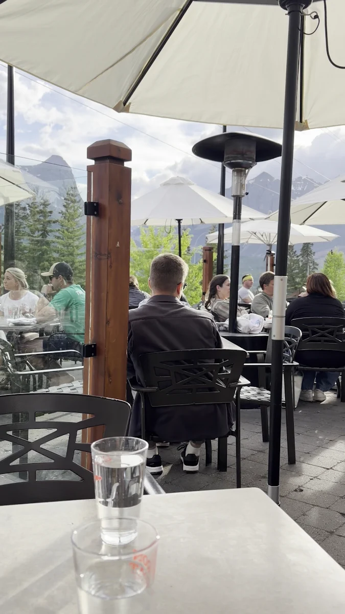 Vibe, Iron Goat Pub & Grill