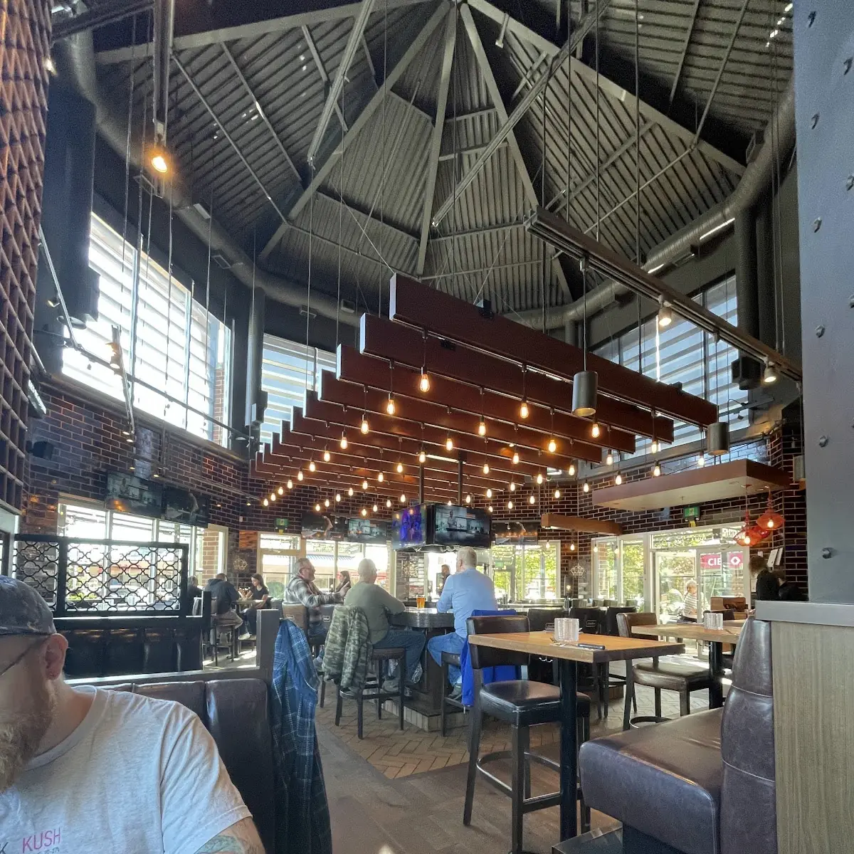 Vibe, Browns Socialhouse