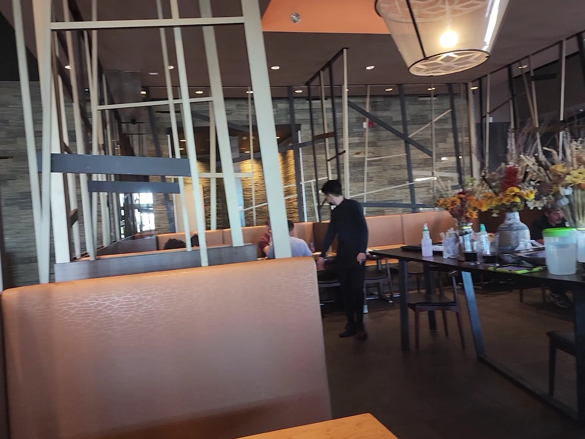 Vibe, Makimono Sushi Bar & Restaurant