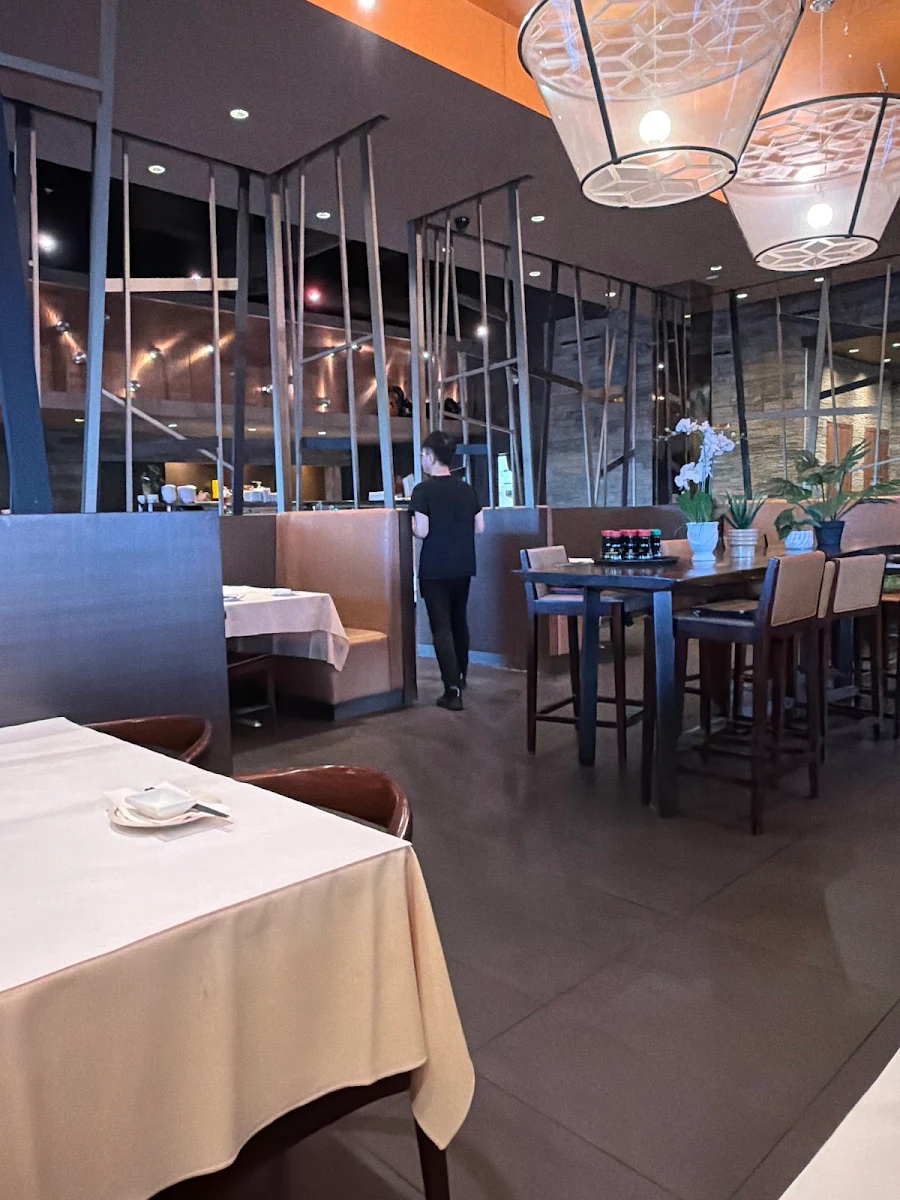 Vibe, Makimono Sushi Bar & Restaurant