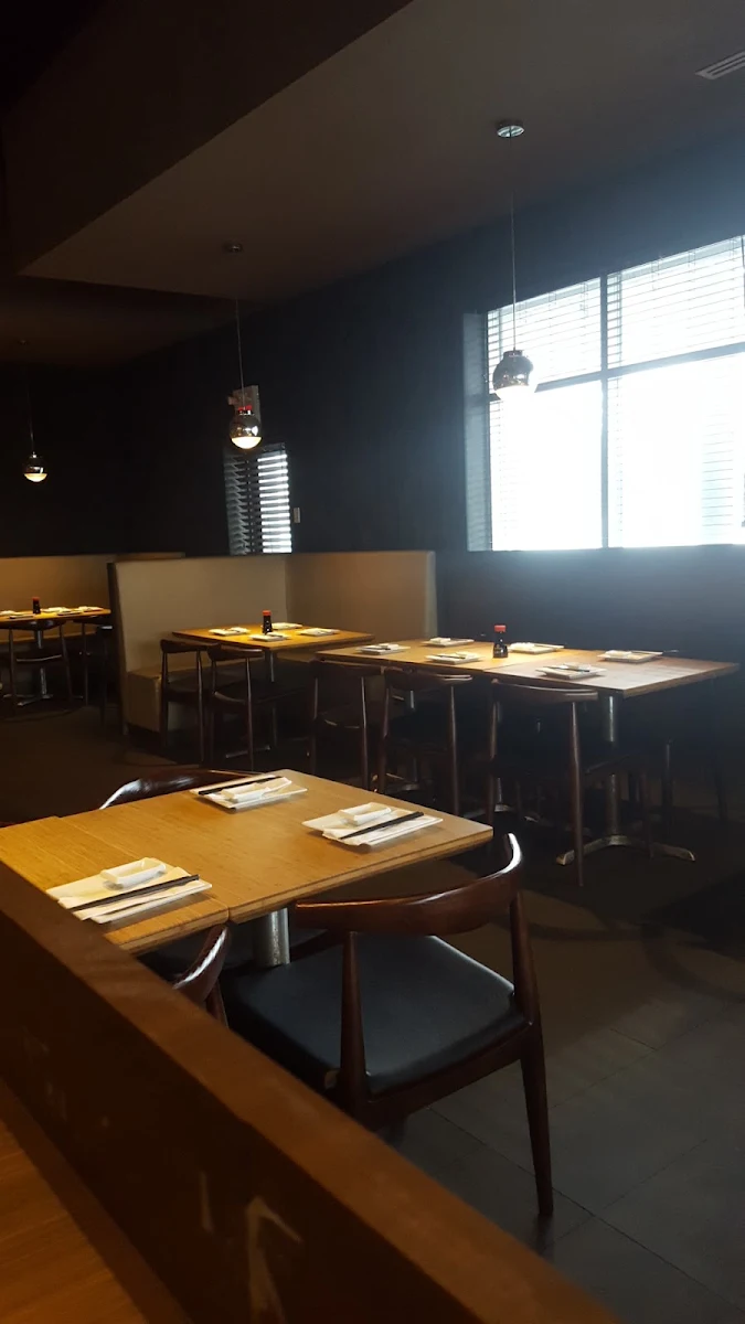 Vibe, Makimono Sushi Bar & Restaurant