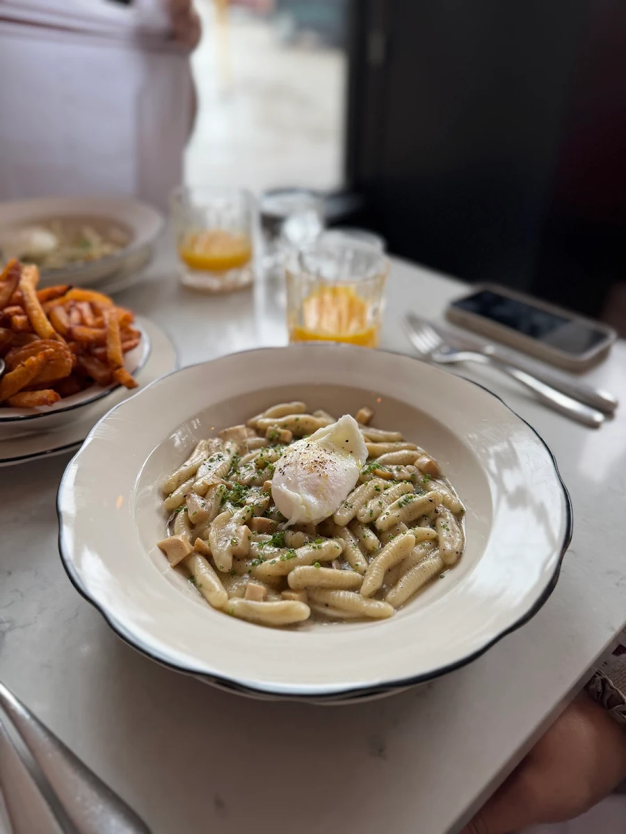 Food & drink, Chez Céline