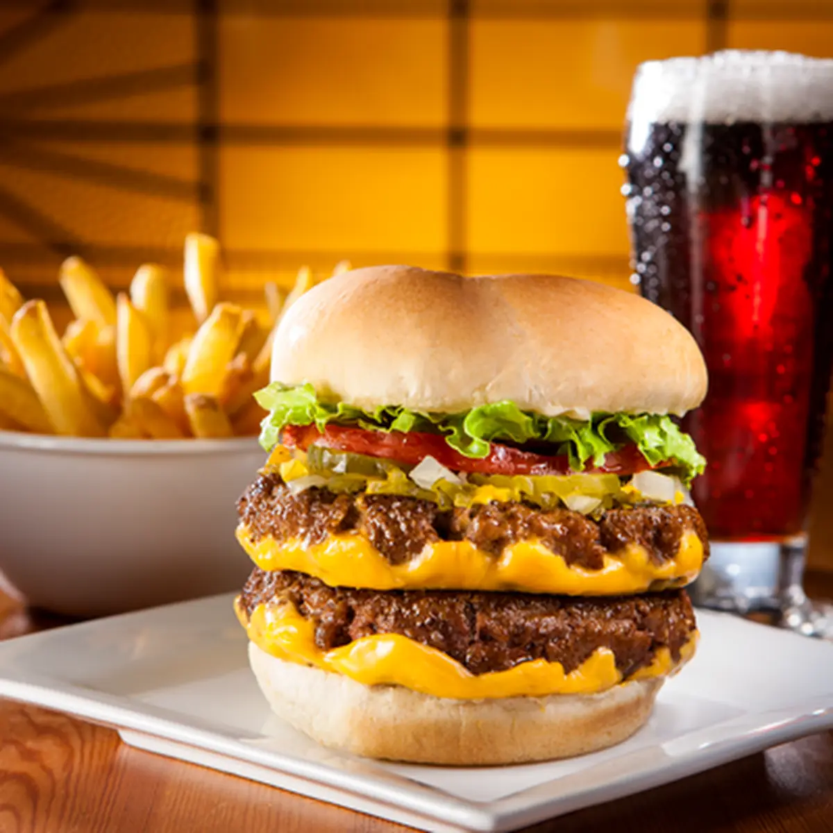 Food & drink, Fatburger Grandview Central