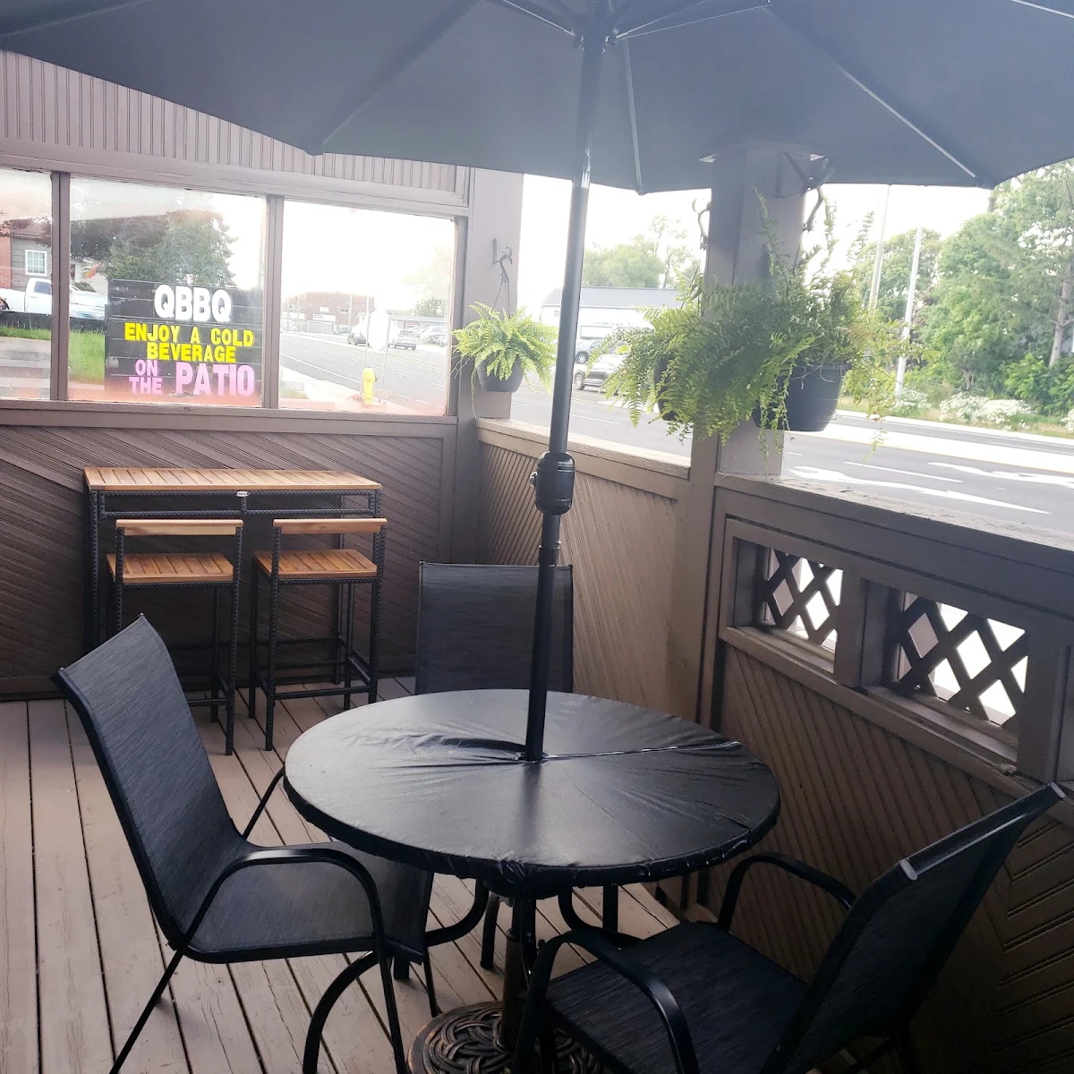 Vibe, Q BBQ Public House