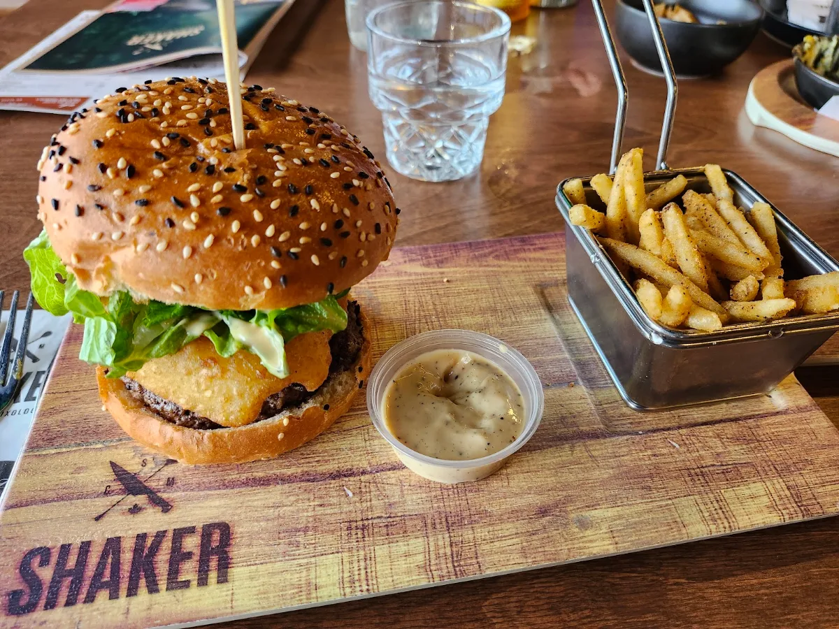 Food & drink, SHAKER Cuisine & Mixologie Vaudreuil-Dorion