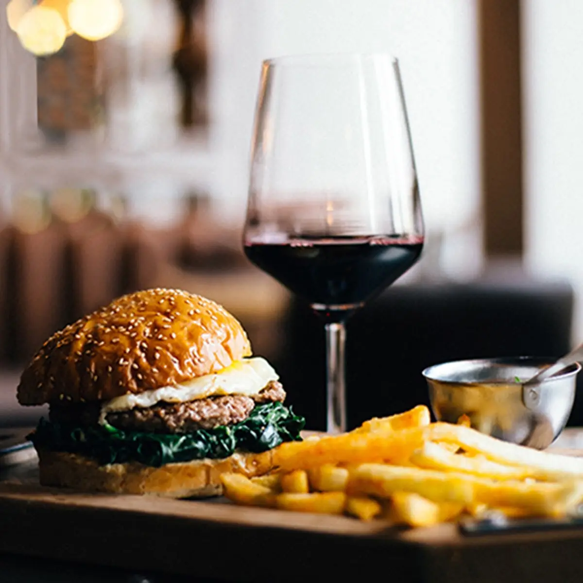Food & drink, Lucky's Restaurant & Bar