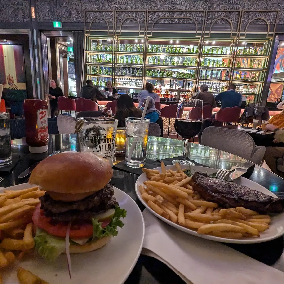 Food & drink, Lucky's Restaurant & Bar