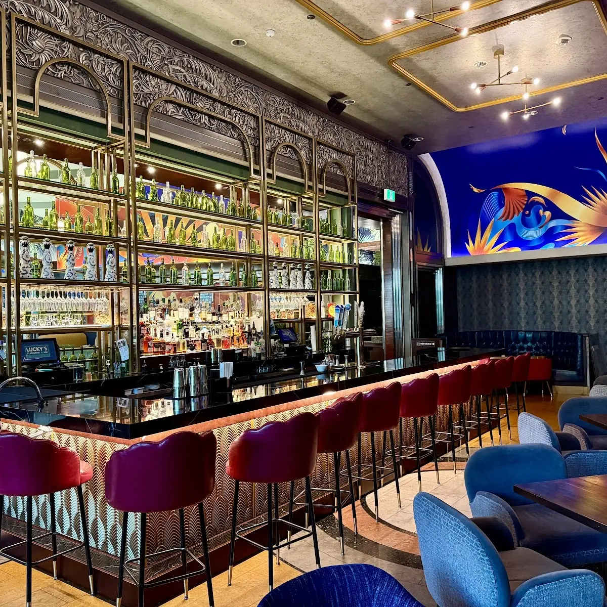 Vibe, Lucky's Restaurant & Bar