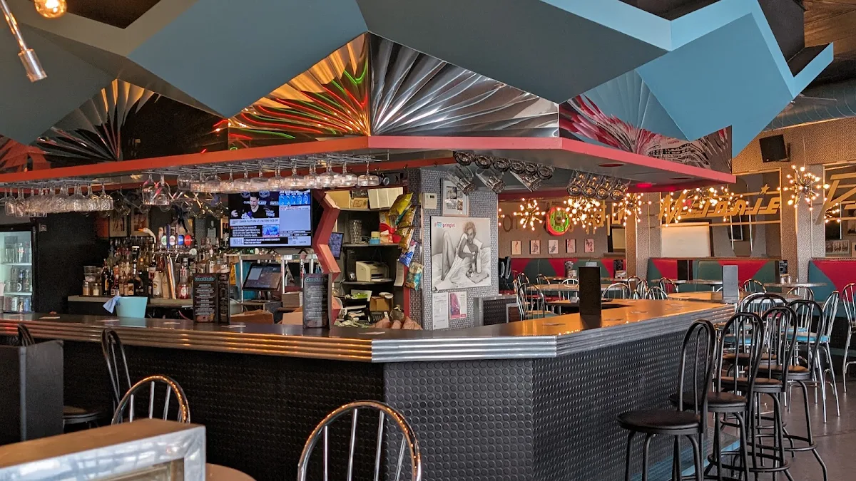 Vibe, Melanie Pringles Restaurant