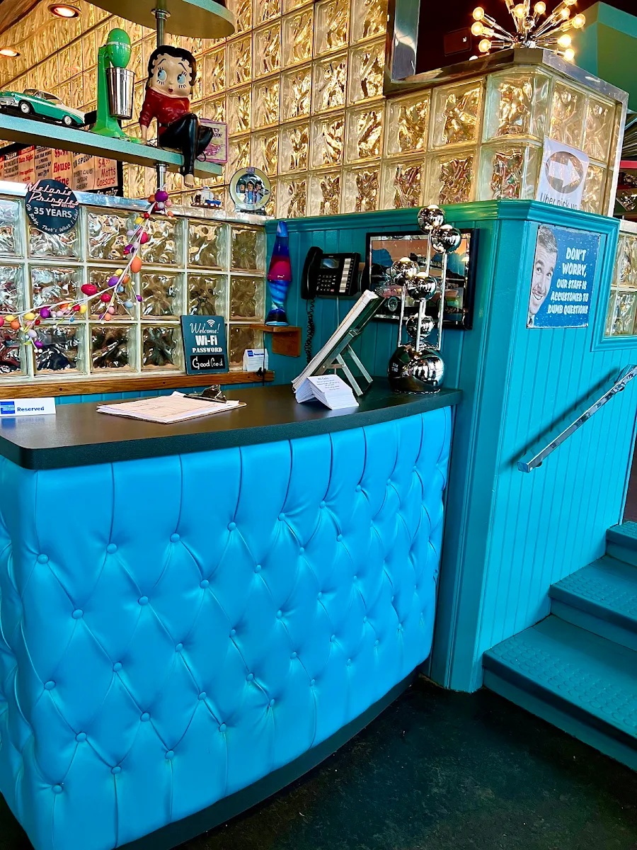 Vibe, Melanie Pringles Restaurant