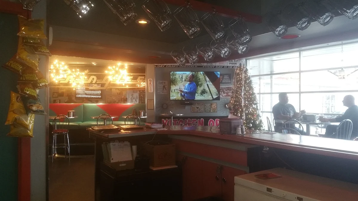 Vibe, Melanie Pringles Restaurant