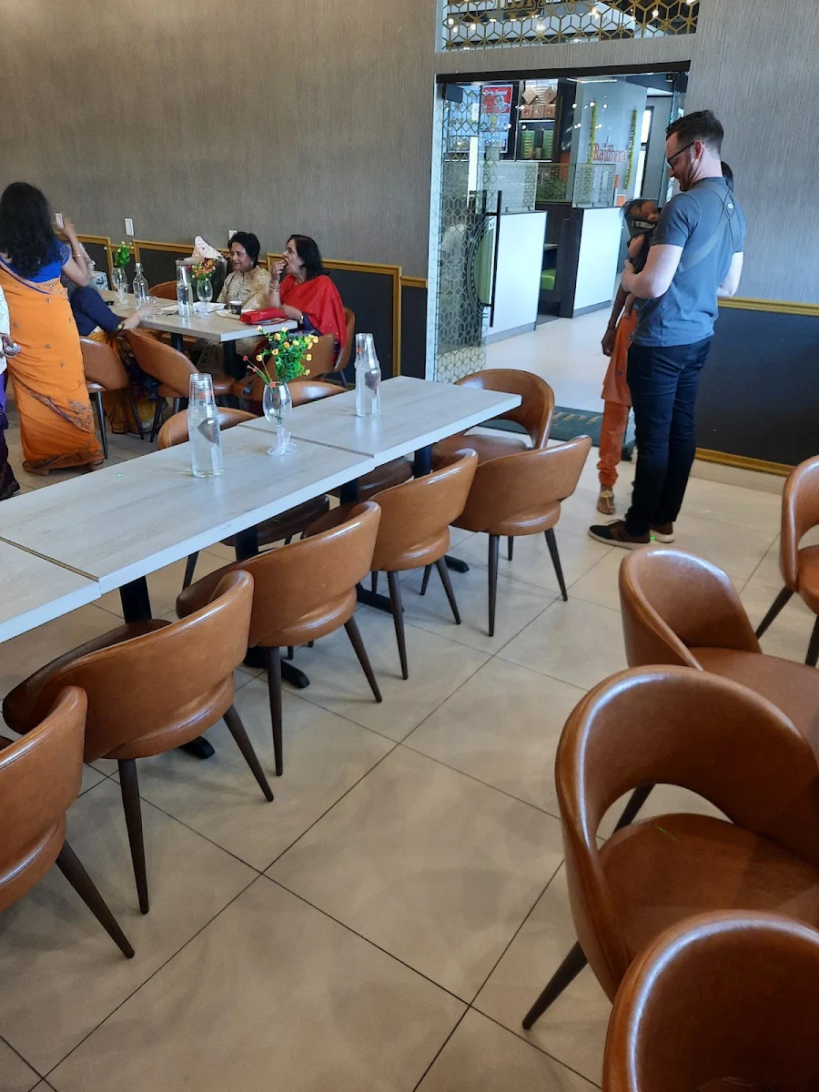 Vibe, Melanie Pringles Restaurant