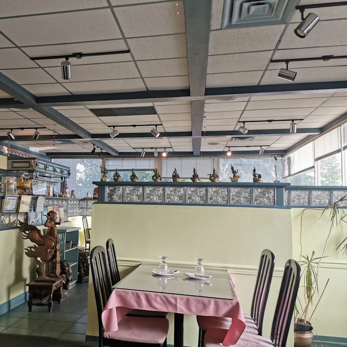 Vibe, Leela Thai Restaurant