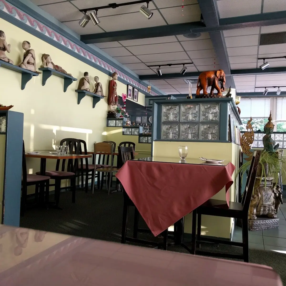 Vibe, Leela Thai Restaurant