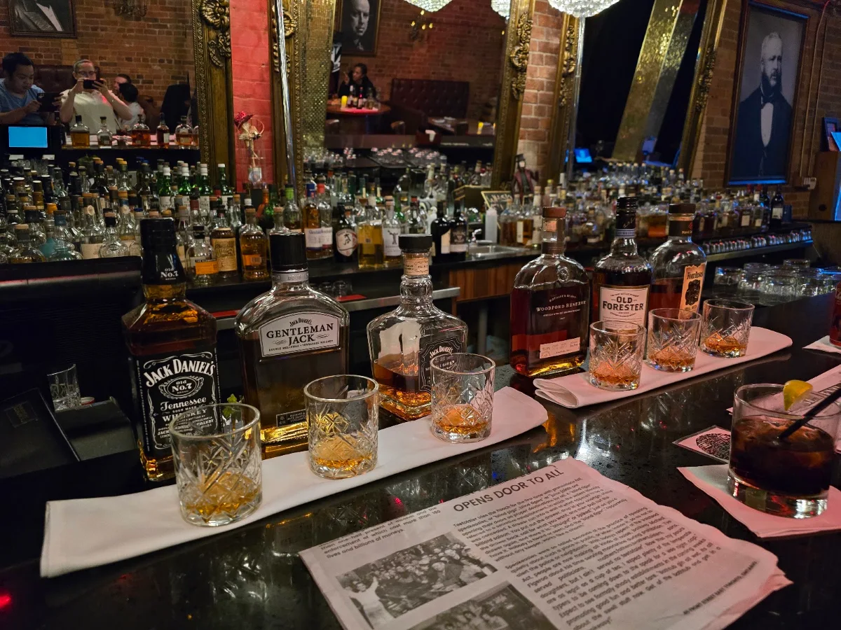 Food & drink, CC Lounge and Whisky Bar