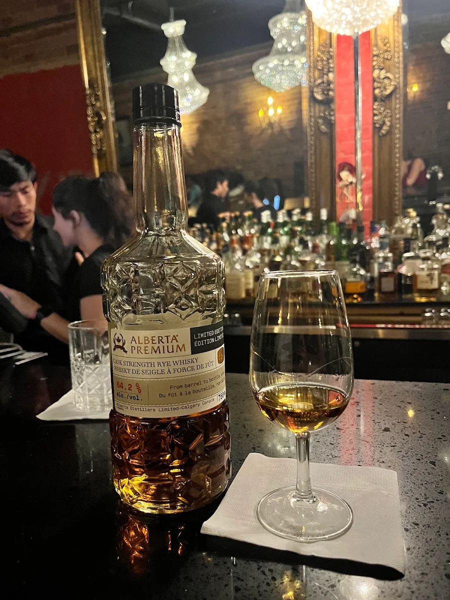 Food & drink, CC Lounge and Whisky Bar