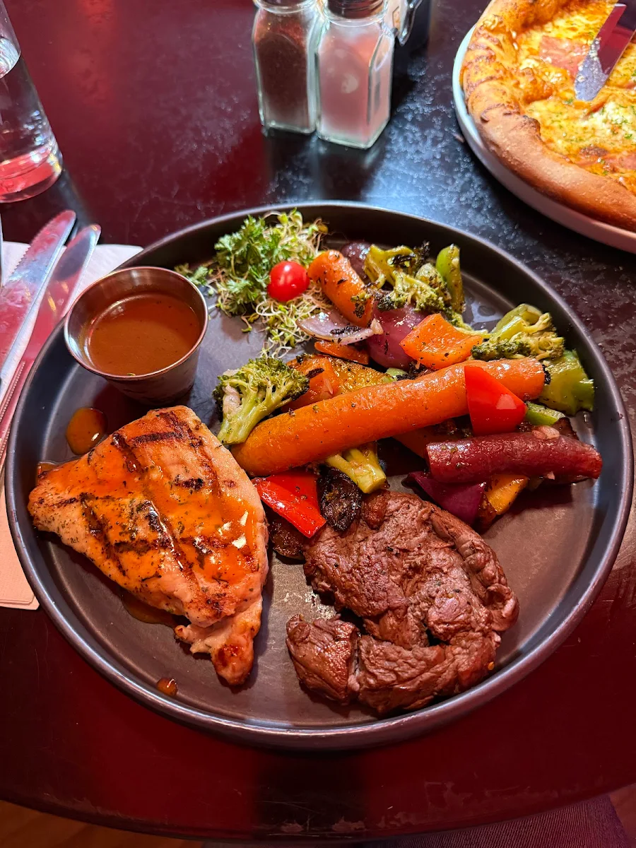 Food & drink, Aux 3 Copains