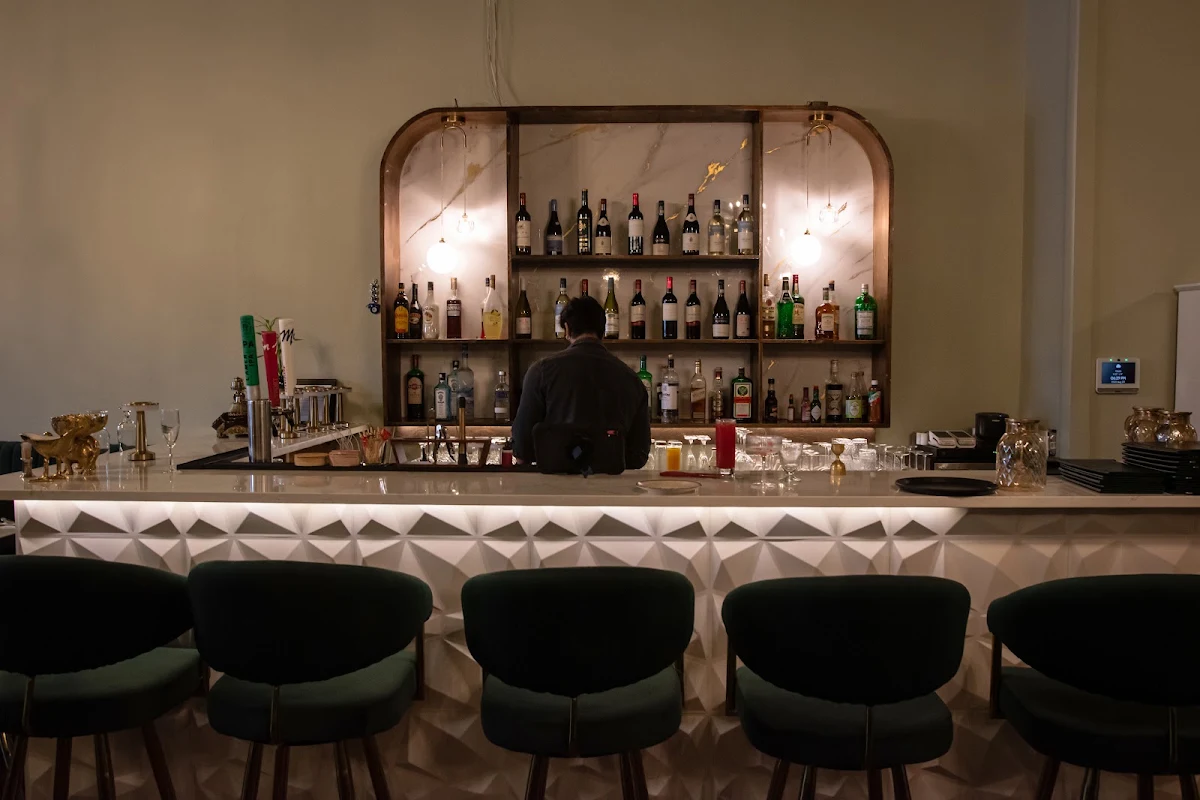 Vibe, Restaurant Tabla