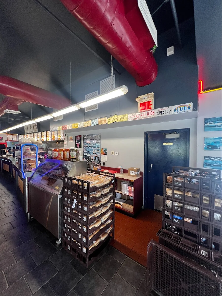 Vibe, Restaurant La Belle Province