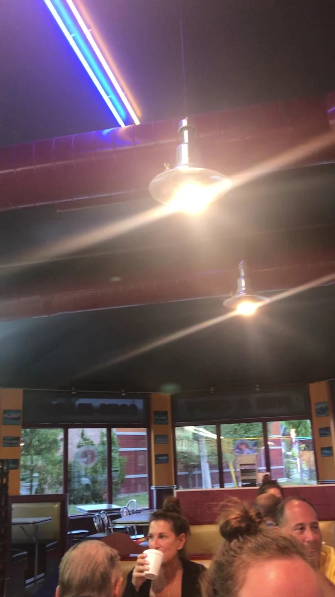 Vibe, Restaurant La Belle Province