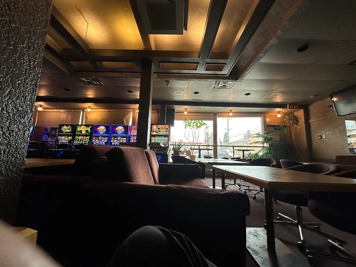 Vibe, Capri Steak & Pizza House