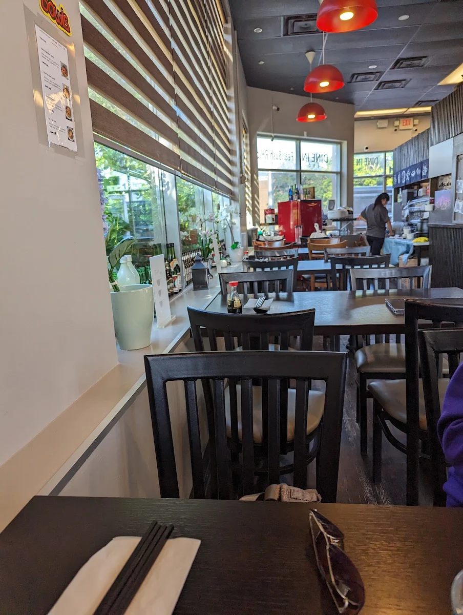 Vibe, Pearl Sushi