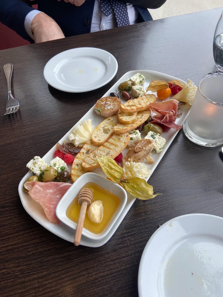 Food & drink, Garlic's of London