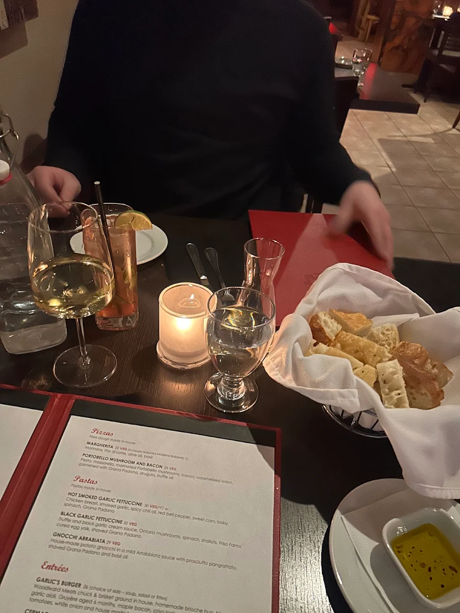 Menu, Garlic's of London