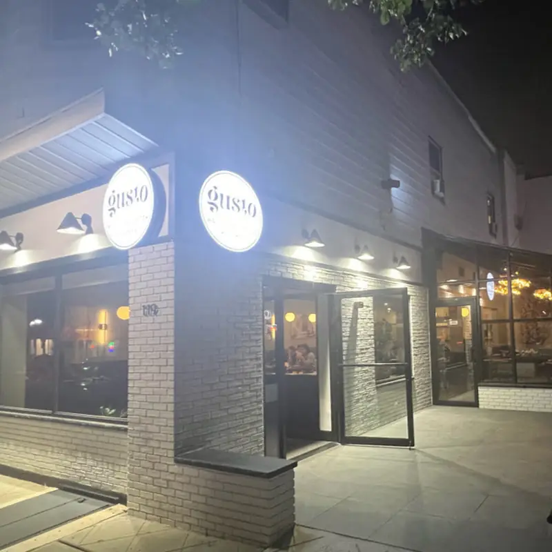 Gusto WoodFired Pizza Kitchen