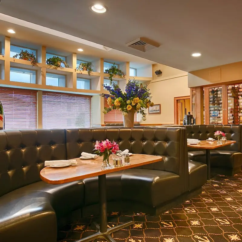 Windjammer Restaurant & Upper Deck Pub