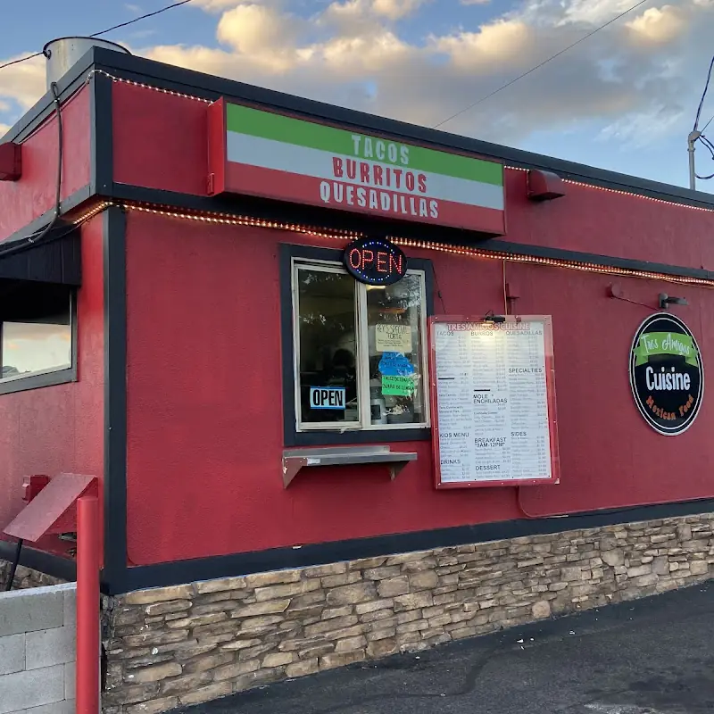 Tres Amigos - Route 66 Drive Through
