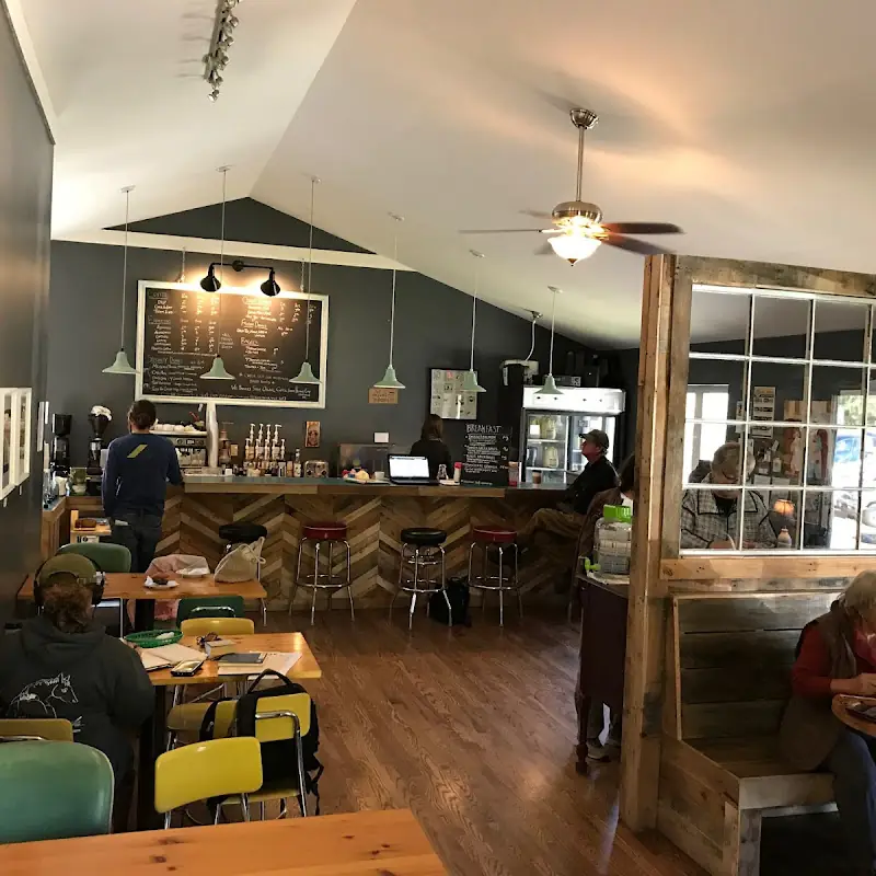 Daymoon Coffee & Books