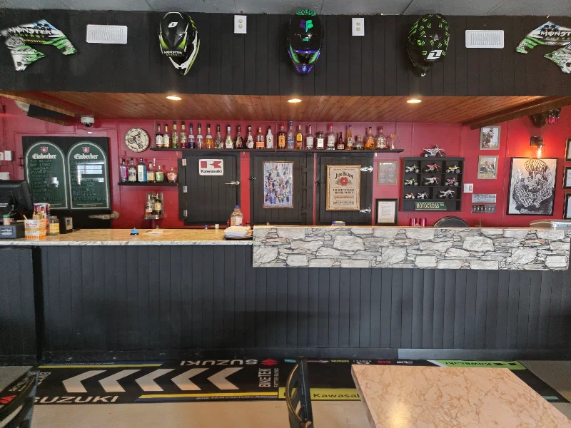 The Hole Shot Bar & Grill
