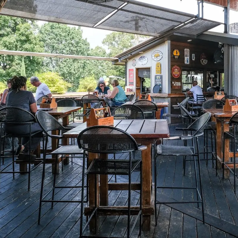 Six Feet Under Pub & Fish House - Grant Park