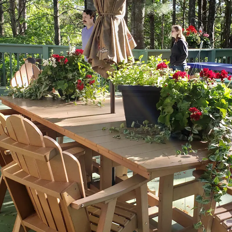 Boone's Long Lake Inn