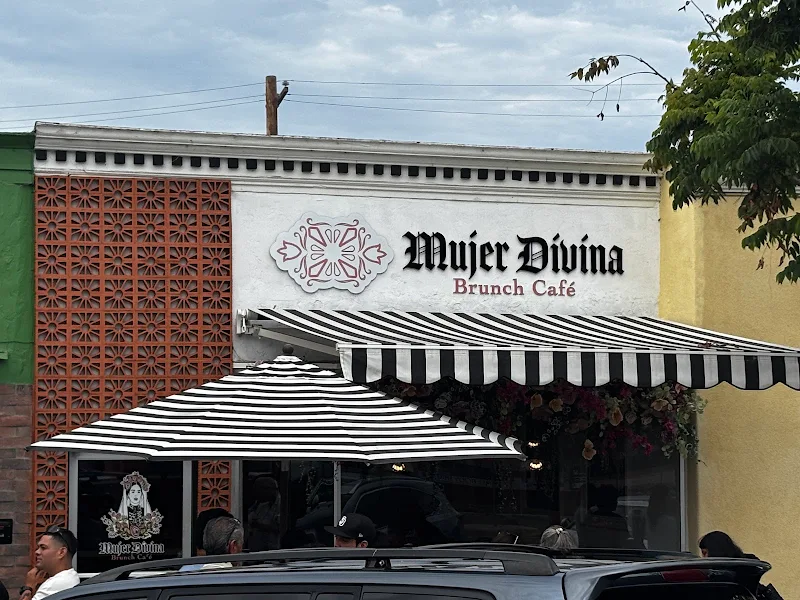 Mujer Divina Brunch Café