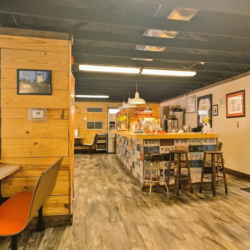 Huck's Cafe
